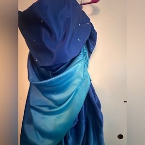 Prom/ Formal Dress blue- light blue obre color with sequins